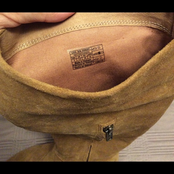 UGG Boots - Picture 4 of 5